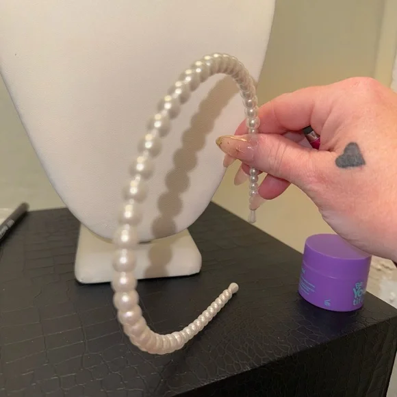 Chic Classic Faux Pearl Beaded Headband 👑 - Picture 5 of 9